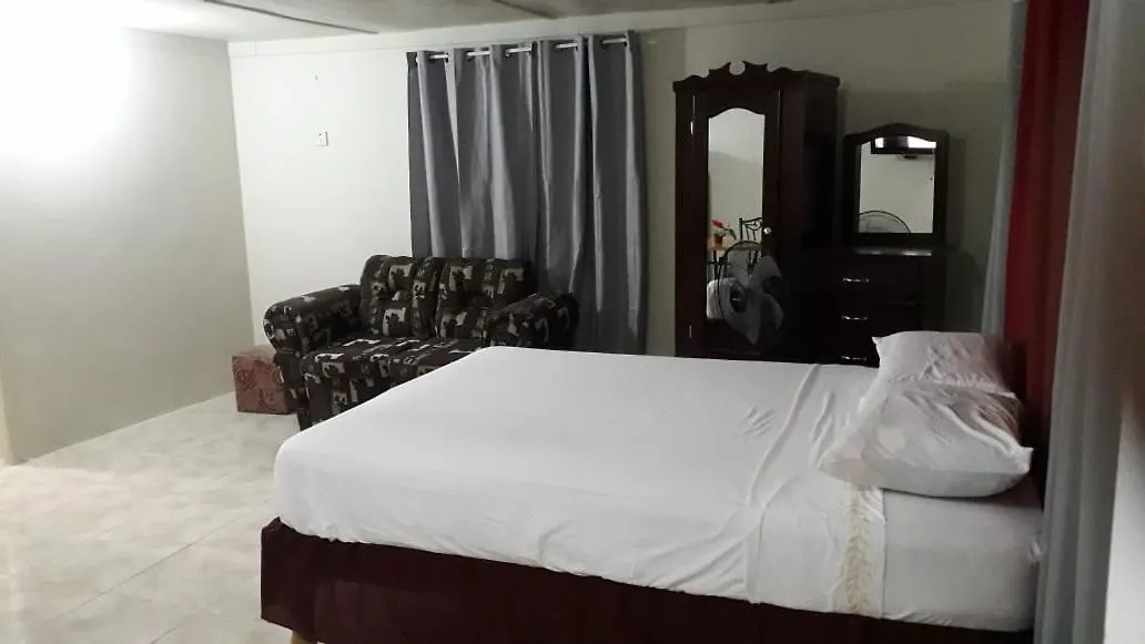Apartments@WestVillage 5 no ac low price studio Montego Bay Giamaica